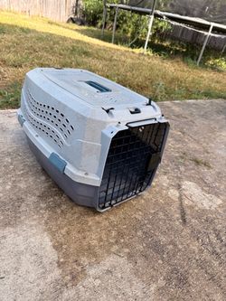 NEED GONE ASAP!! Pet carrier/crate