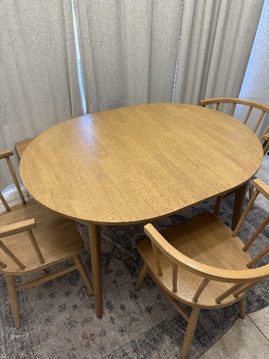 Dining Table- READ DESCRIPTION 