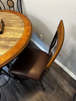 Circle Dinning Table