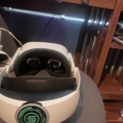 Meta Oculus Quest 2 128gb All In One With An RGB Backlit Backup Battery