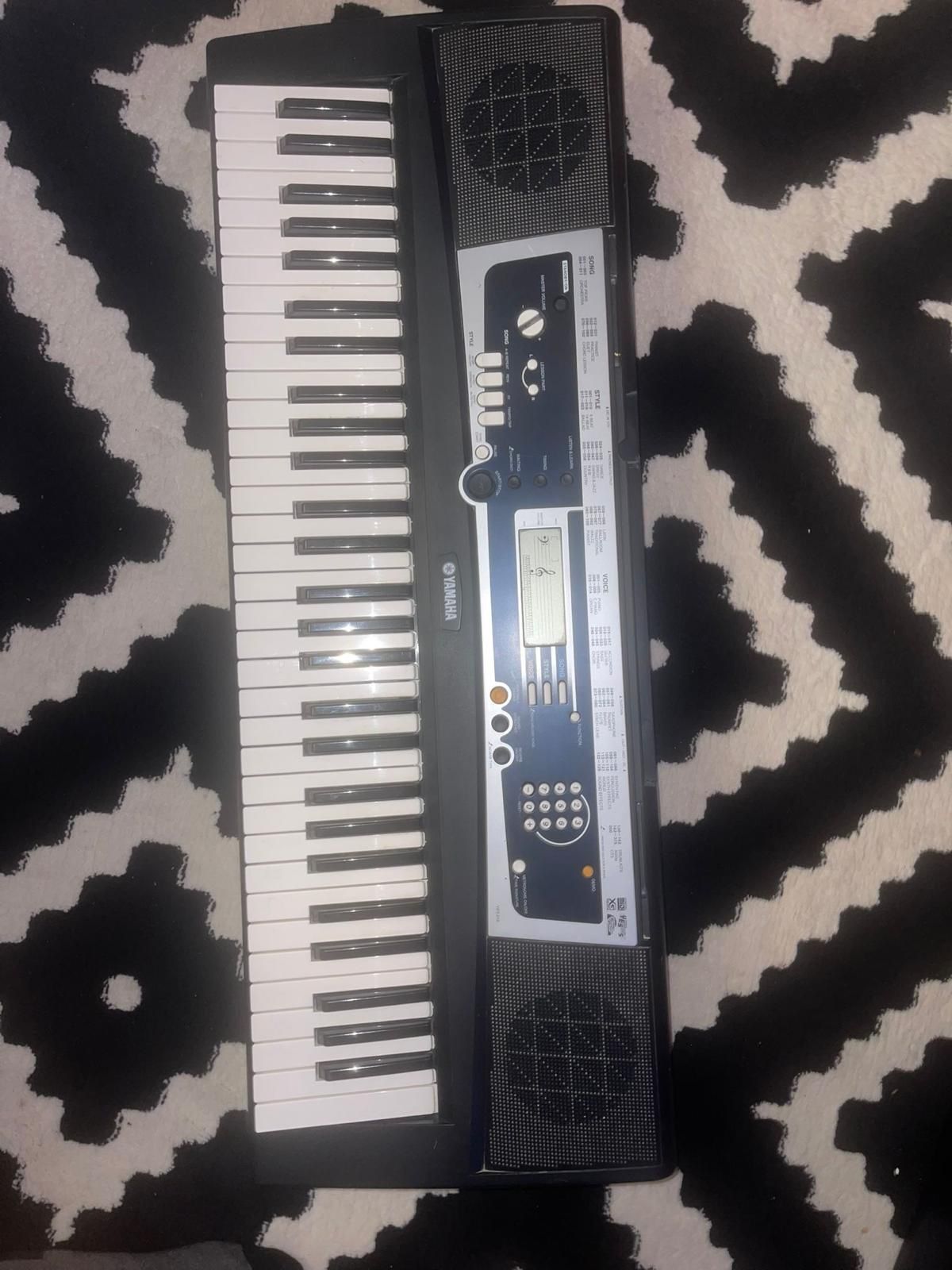 Yamaha YPT-210 61 Key Full-Size Electronic Keyboard Piano With Power Adapter Product Detail • Brand: Yamaha •