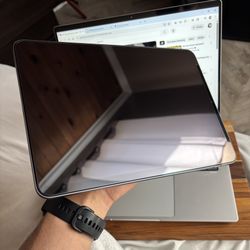 iPad Air 10.9” (5th Gen) – M1 Chi