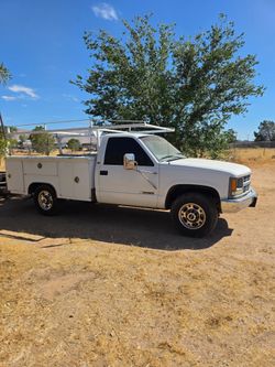 2500 chevy Utility box