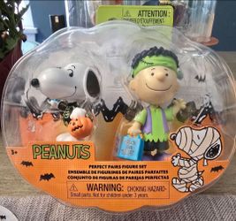 SET OF 2 FIGURES  PEANUTS