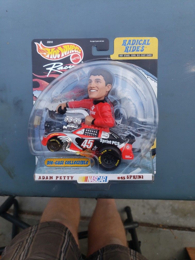 Hot Wheels racing radical rides diagnost Adam petty 45 Sprint Digest Digest 143 scale