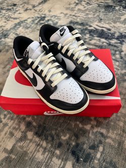 *New Vintage Women’s Panda Nike Dunk Low