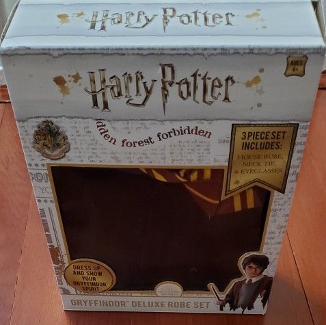 Harry Potter Gryffindor Deluxe Robe Set