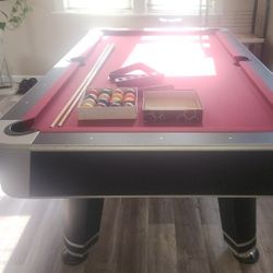 POOL TABLE