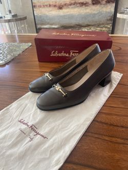 SALVATORE FERRAGAMO Ladies Shoes Made In Italy Size 9 