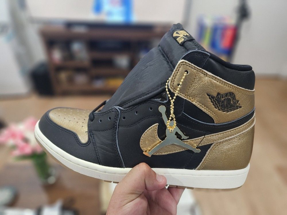 Jordan 1 Black And Gold Mid