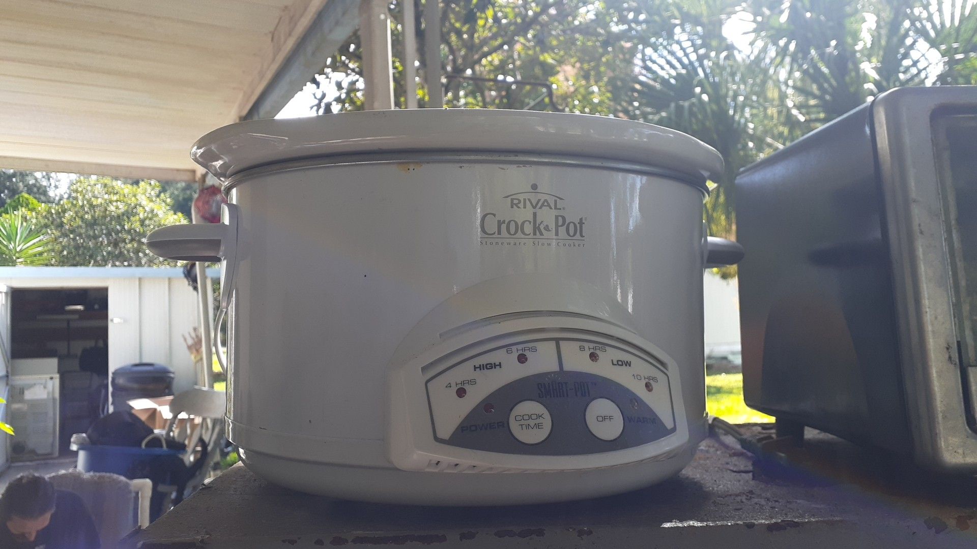 Slow cooker