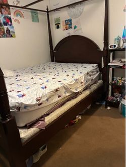 Queen canopy bed