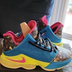 NEW NIKE LEBRON XIX LOW MEN 7 1/2! Look On Page For More Shoes!