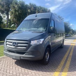 2019 Mercedes Benz Sprinter 2500 Crew Van 170”  V6 Turbo Diésel Cargo 