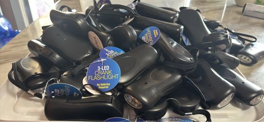 No battery needed hand crank flashlight