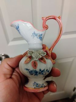 Victorian Style Mini Vase $9