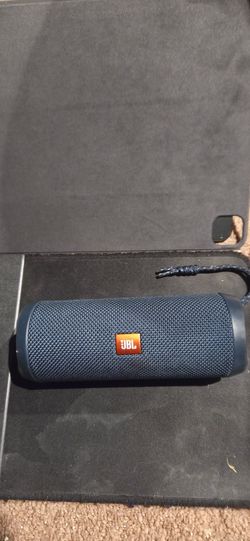 JBL Flip 4 portable Bluetooth speaker