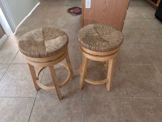 Low island stools