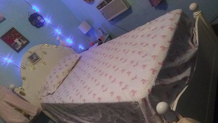 Cama twin con colchones