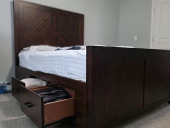 Beautiful Dark Wood Storage Bed – Excellent Like-New Condition