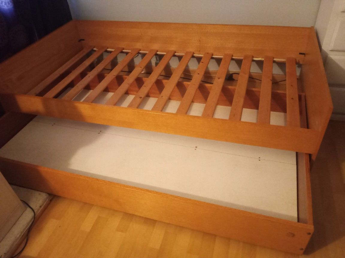 FREE!!Twin Size Trundle