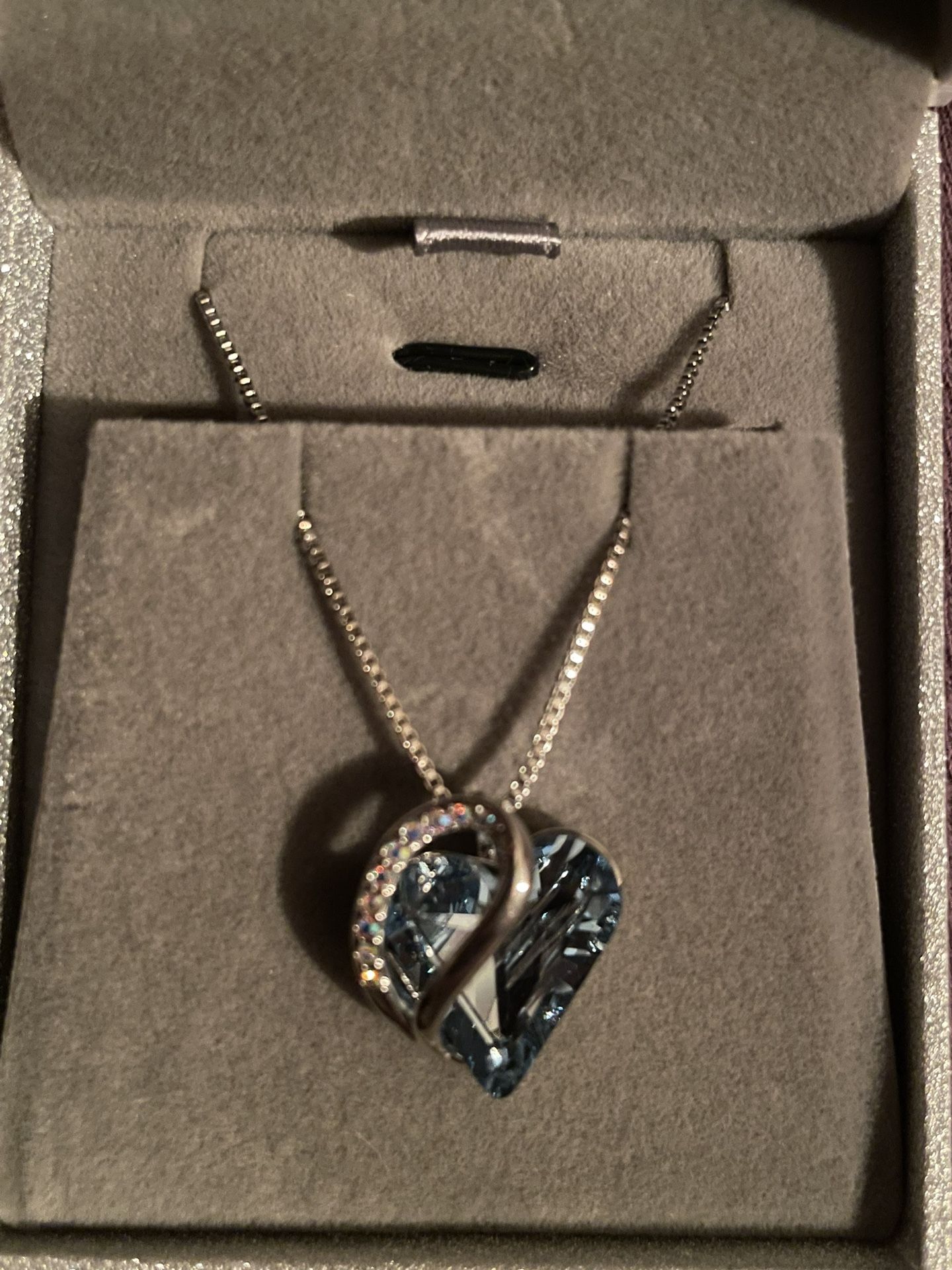 Leafael light sapphire blue necklace