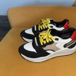 Burberry shoes 