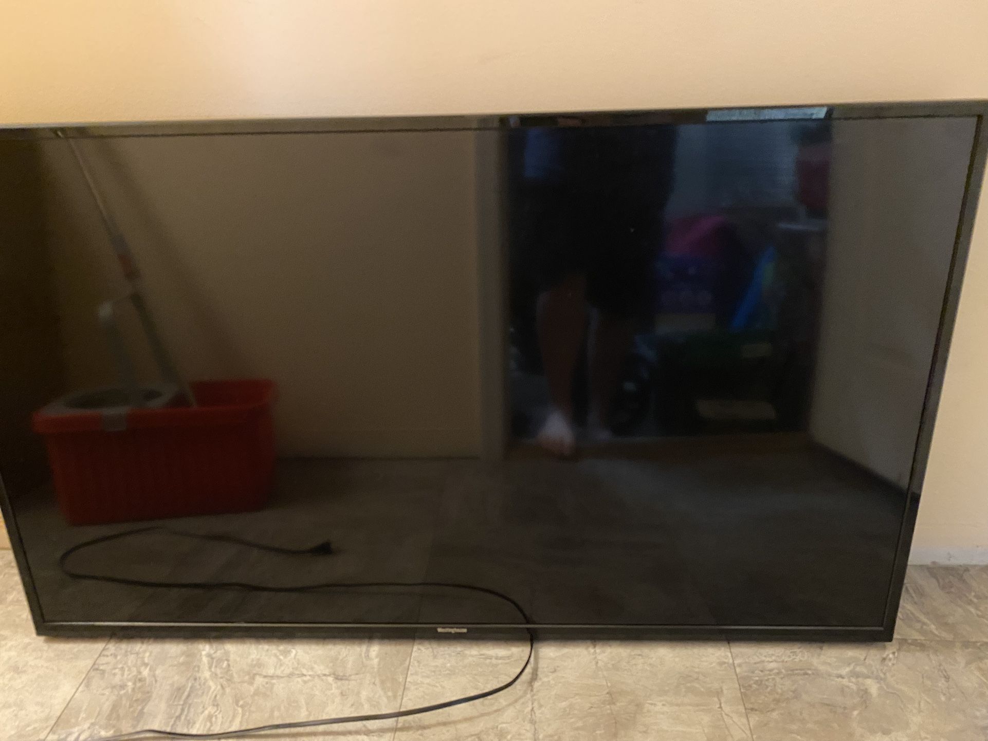 55” Smart TV With Wall Mount
