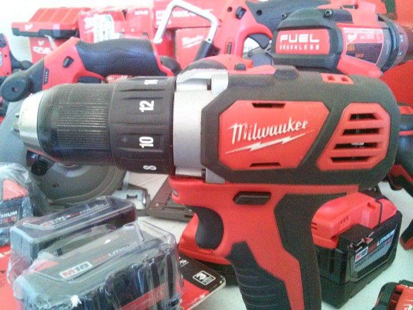 MILWAUKEE M18 CORDLESS VARIABLE SPEED DRILL DRIVER TOOL ONLY NEW 