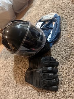 Bilt Bluetooth motorcycle helmet Large with large gloves.
