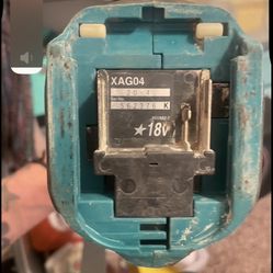 Makita XAG04 18V LXT Brushless 4-1/2” / 5” Cordless Angle Grinder Model: XAG04 Type: Cordless Angle Grinder