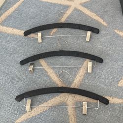 Padded Hangers black (3)