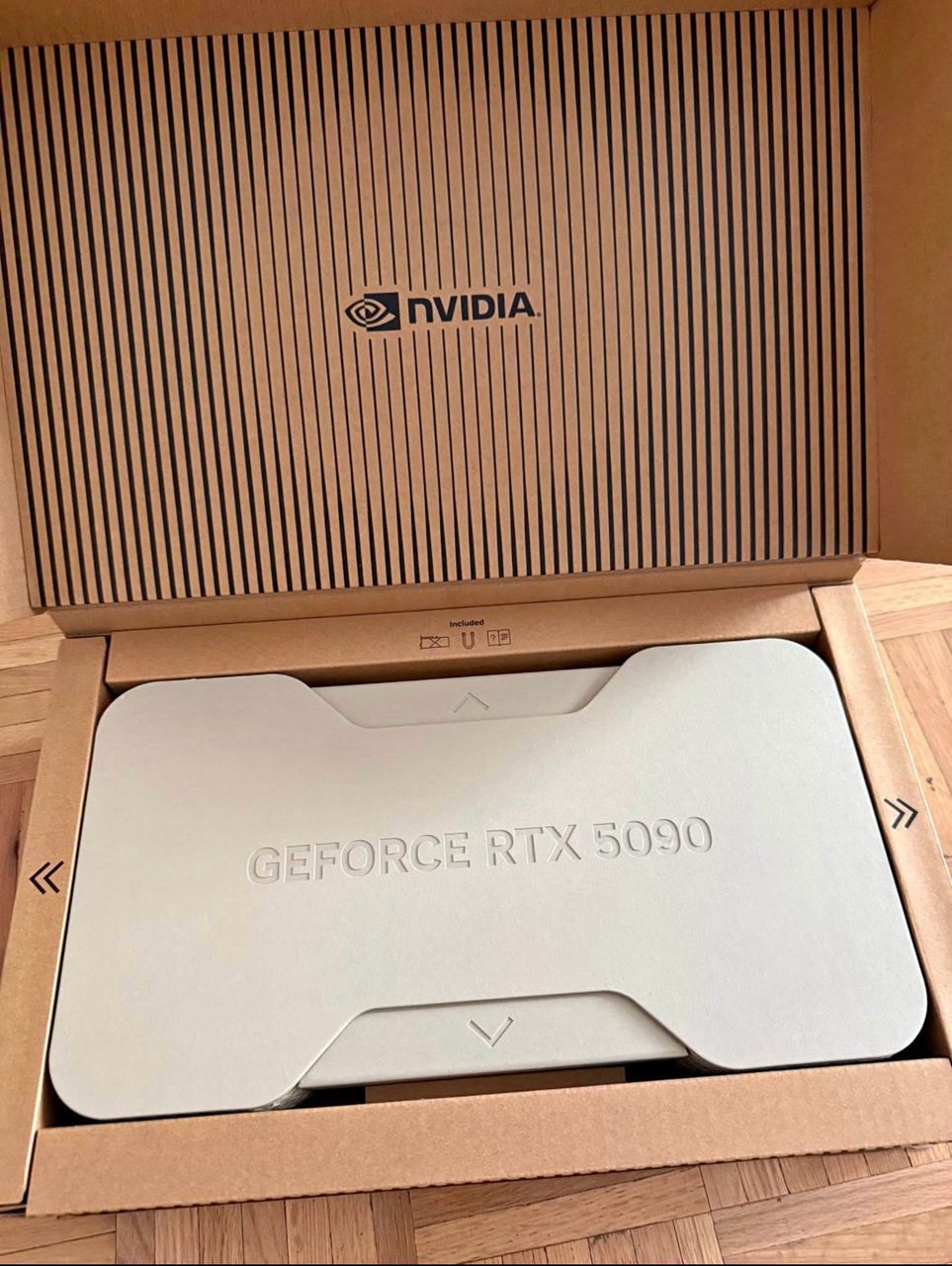 GeForce RTX 5090 FE Founder Edition 32GB GDDR...