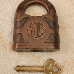 Vintage Padlock Yale &Towne Mfg. Co.Stamford Conn. Made In Usa With Key