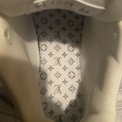 Louis Vuitton Size 8