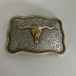 WESTERN STYLE BELT BUCKLE WITH LONGHORN IN THE CENTER