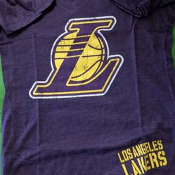 Large Women’s Lakers T shirt