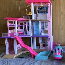 Barbie Dream House, Helicopter ** ALSO INCLUDES 116QT BUCKET OF BARBIE ACCESSORIES **