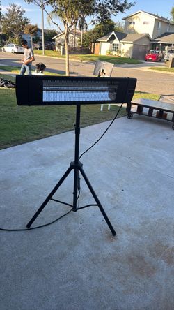 Dr. Infrared Heater DR-(contact info removed)W w/ Tripod Stand – $55