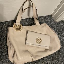 Authentic Michael Kors bag, wallet and makeup bag! 