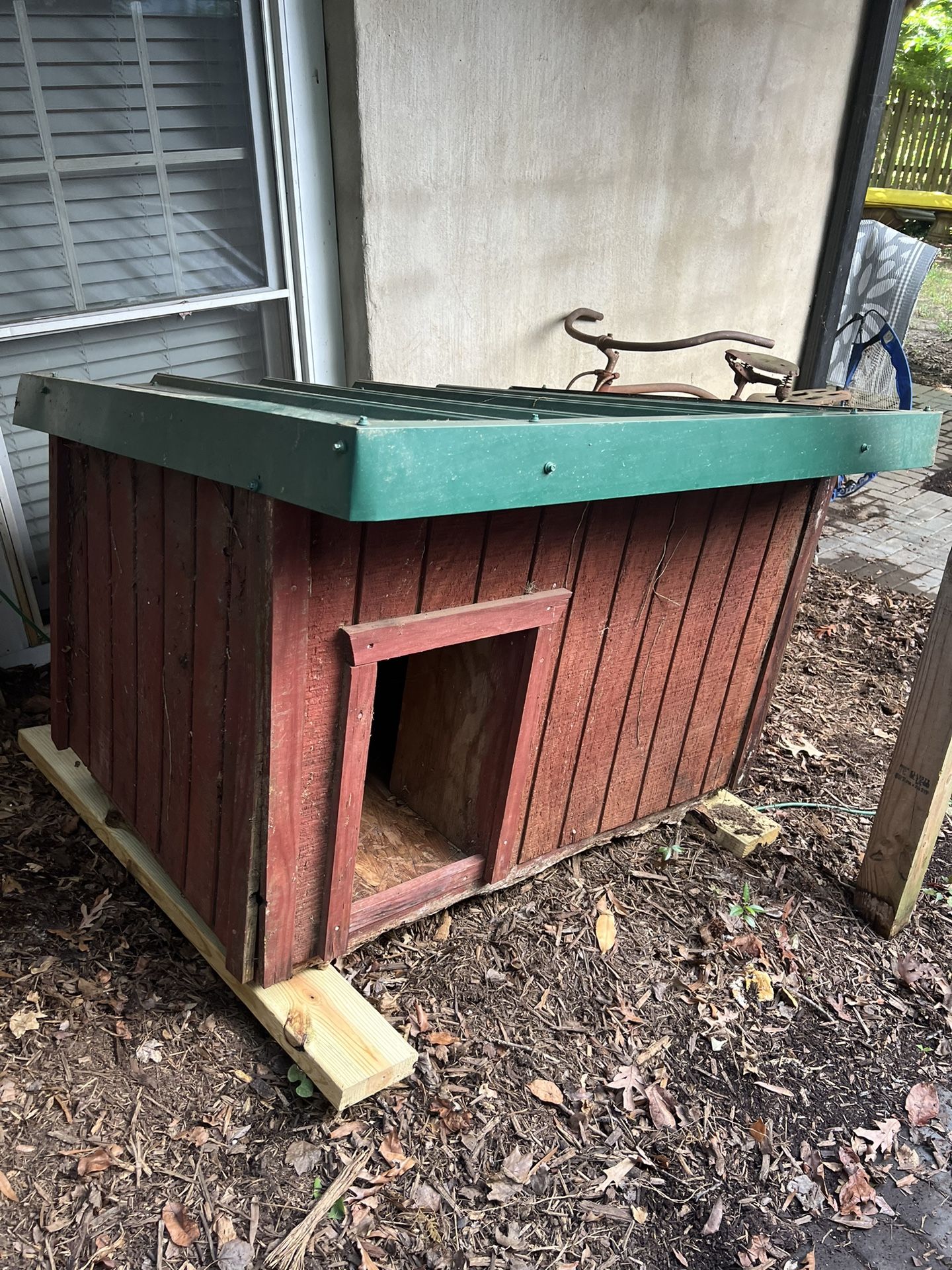 Free Dog House With Metal Roof