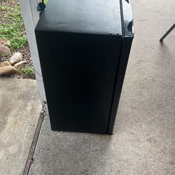 mini fridge 