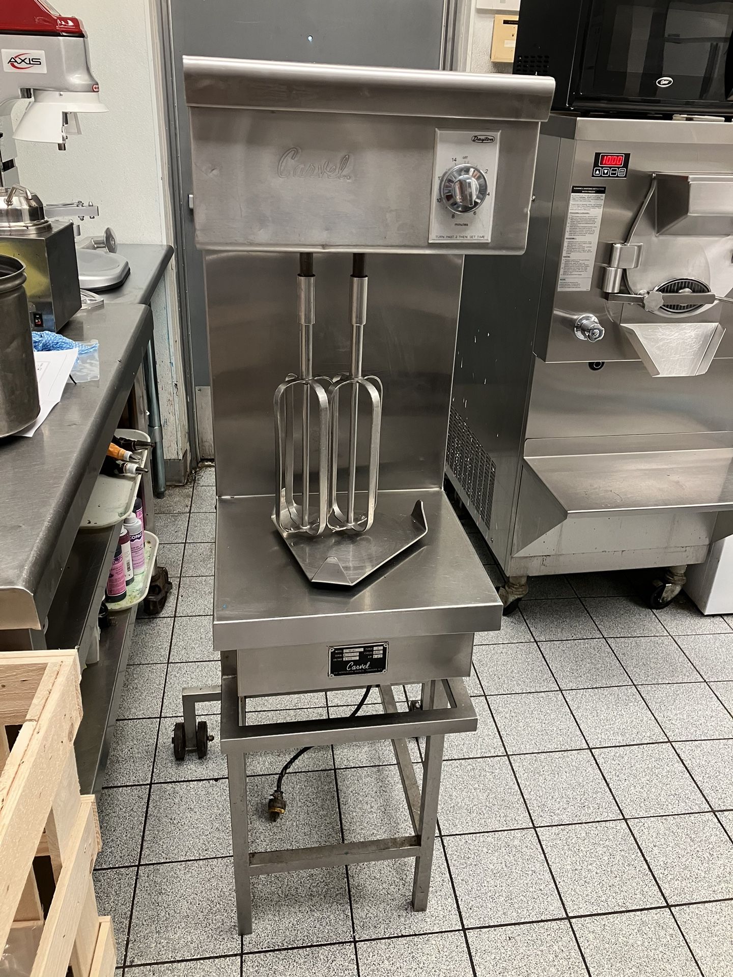 Carvel Two Blade Mixer