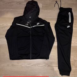 Black N White . Men Sweatsuit . Size Large 