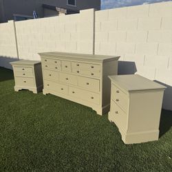 3 Piece Bedroom Set dresser + Nightstand