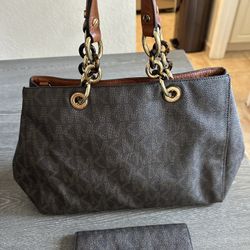 Michael kors purse and matching wallet 