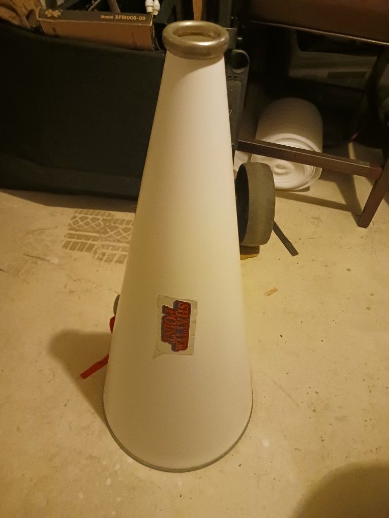 MEGAPHONE