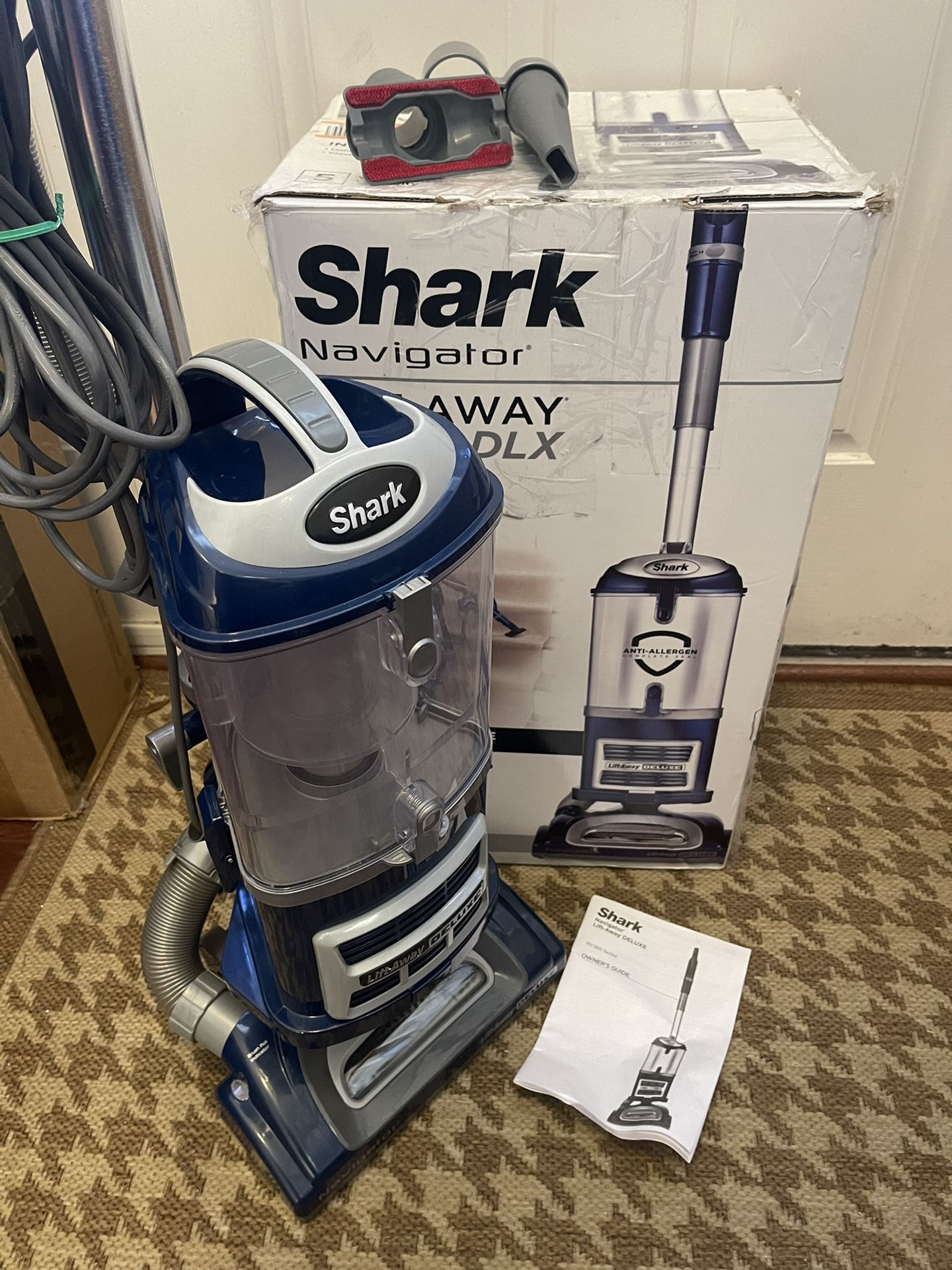 Brand New Shark Navigator DXL Liftaway Vacuum Cleaner