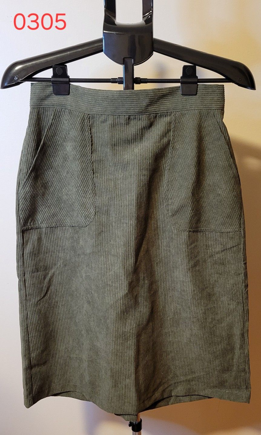 Shein Corduroy Skirt - Size M (0305)