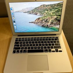 MacBook Air 13 Inch 128GB - New Battery